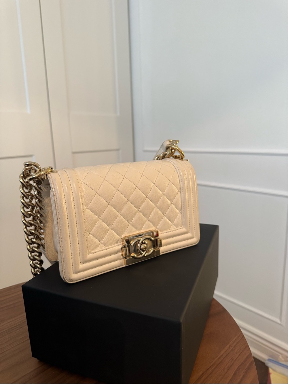 CHANEL Cream Quilted Leather Shoulder Bag with Gold Hardware